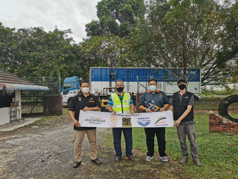 ikatanmuslimin's tweet photo. Pagi tadi Relawan Muda ISMA sedang bantu PAIP bawa 60 biji tangki air statik ke Pahang dengan 4 buah treler panjang
#RelawanmudaIsma
#yayasanmaghfirah
#Amanpalestin
#KitaTolongOrangAllahtolongkita https://t.co/q39GvgwpMy