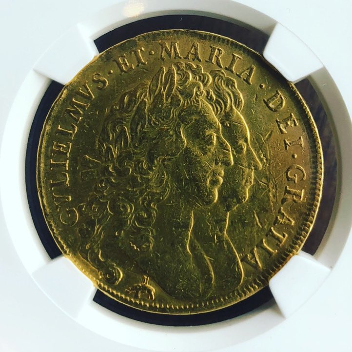 COCOIN_jp's tweet photo. ウィリアム&メアリー
傷があってもなんのその、
夫婦ってそんなもの。
#antiquecoin #coin #art #gallery #アンティークコイン #コイン #アート #ギャラリー #cocoto #ココト #cocoin #ココイン #五五 #gogo #金 #金貨 #貨幣 #gold #5ギニー https://t.co/MuWBbcLTlo