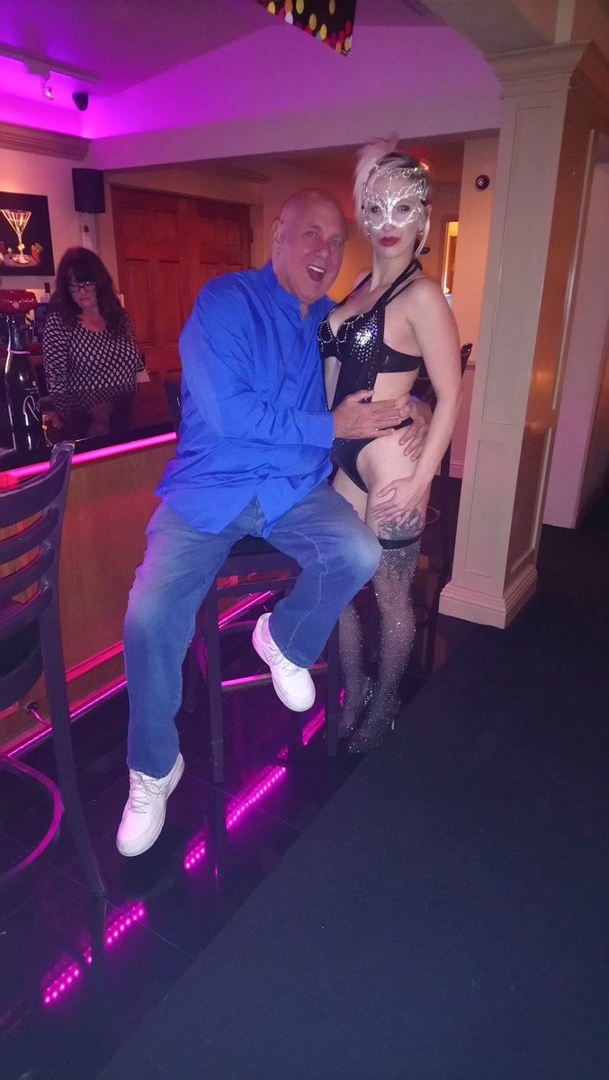 1BellaDivinity's tweet photo. Missing @DennisHof alot. RIP daddy! Miss you 😔 ♥ https://t.co/i9a6oR8VBQ