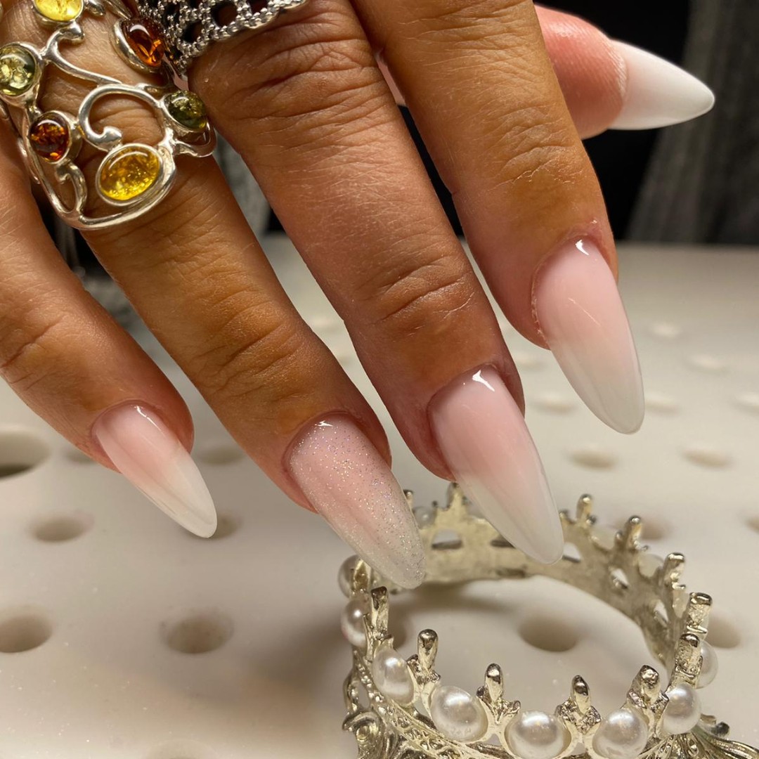 Glossy Ombre 😍

Link in bio to book!
Credit: Eve, Reading
.
.
.
.
.
.
#nails #readingnails #salonreading