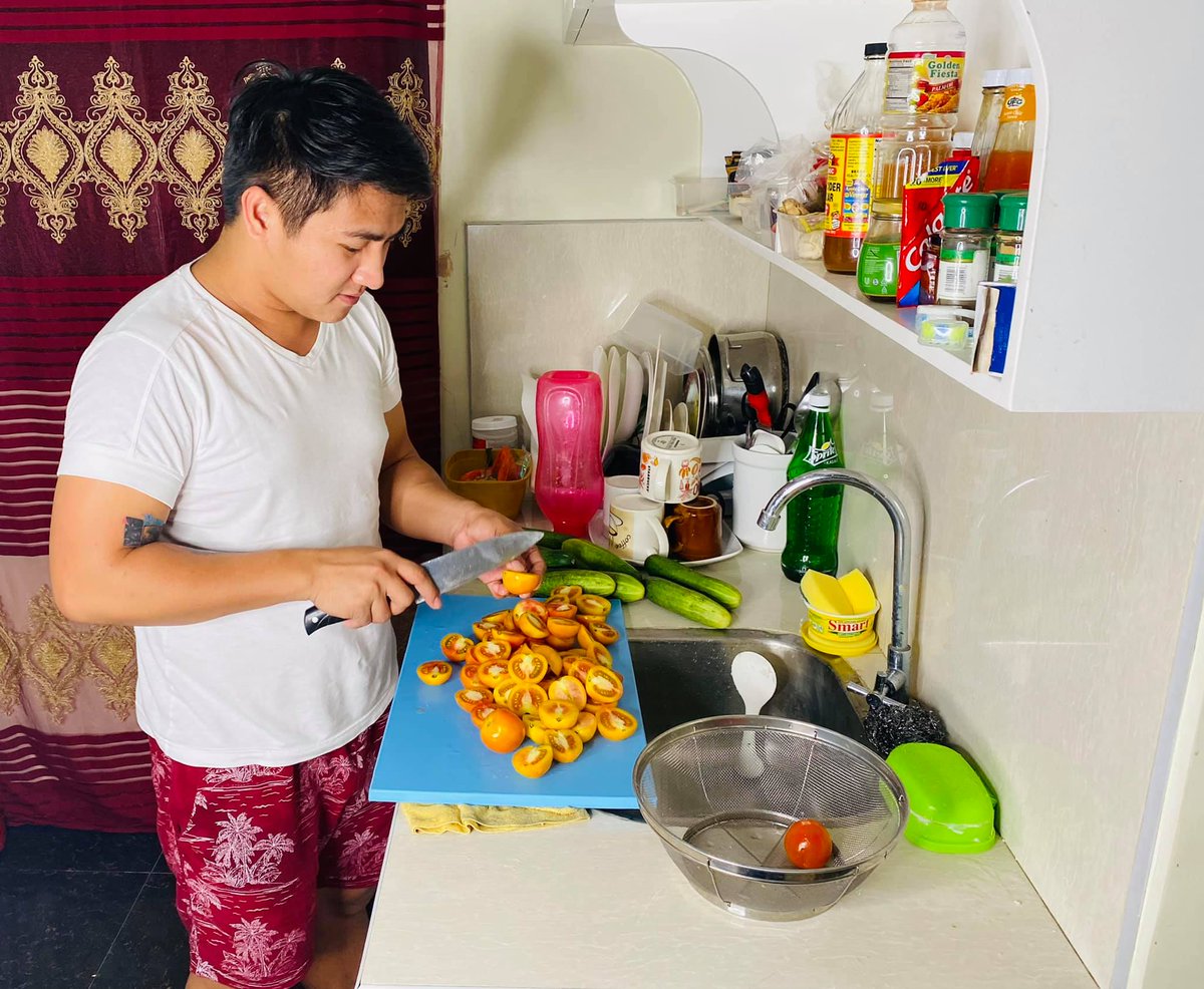 MonsterDick1530's tweet photo. Magluto tayo ng sarsarap na may kamatis.🍅

#SundayFunday  #sundayvibes  #cookingIsAllYouNeed  #monsterdick #alterdaddy #dakspinoy https://t.co/ymD258yQpD