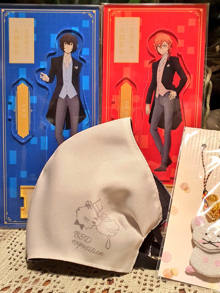 memechan85's tweet photo. I just realised they have the same height here????????????????? Whhhhhhhaaaaaaat?
Huh! ๐ so finally Chuuya is same size like Dazai ๐๐ฑ
#bsd #chuuyanakahara #dazaiosamu #BungouStrayDogs #soukoku #bsdmerch https://t.co/6rfLOSy3JG