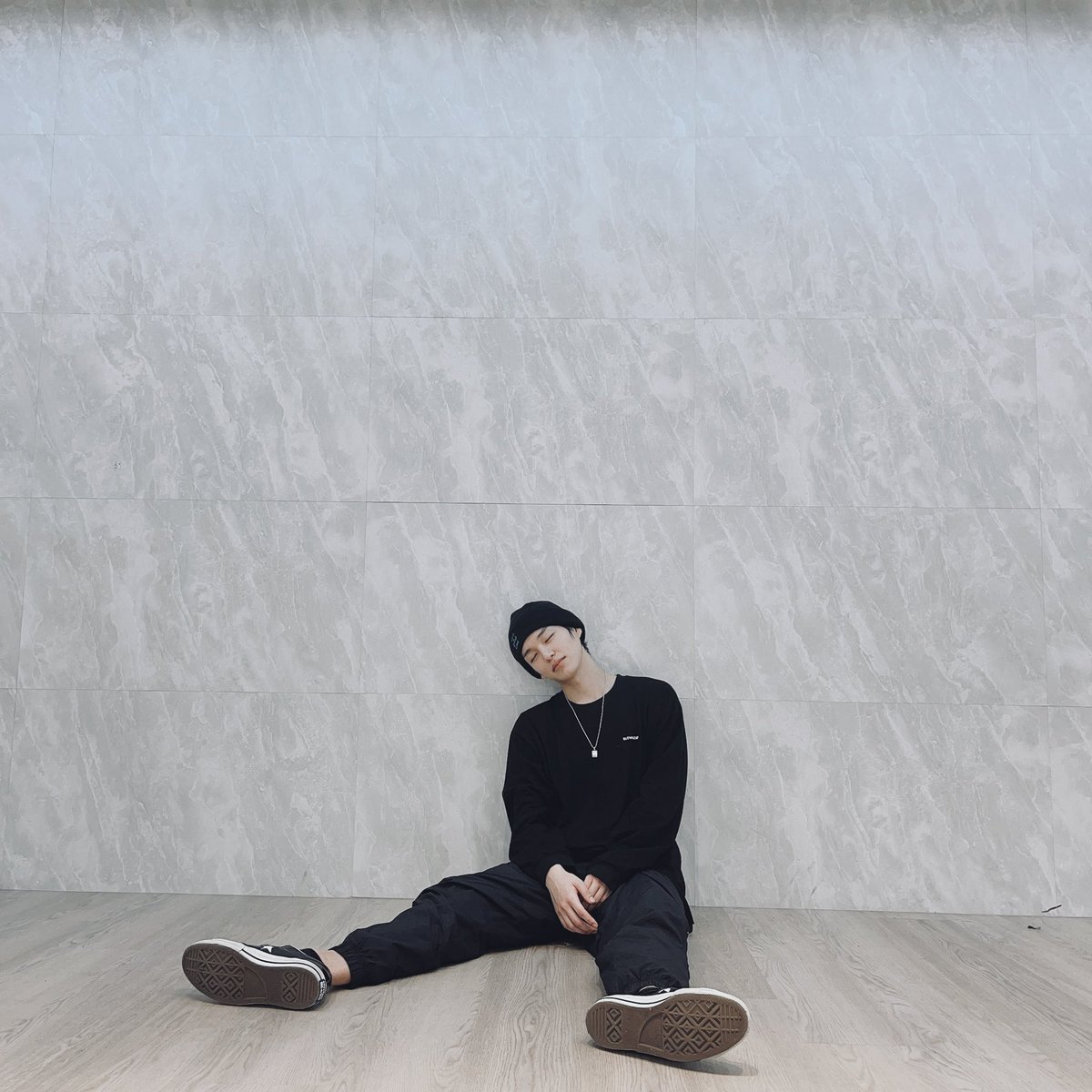 NewWorld_VICTON's tweet photo. [#찬]🖤-@
지금은 연습중.....
모두 즐거운 주말 보내요💙💛 https://t.co/wF2q0dhDzs
