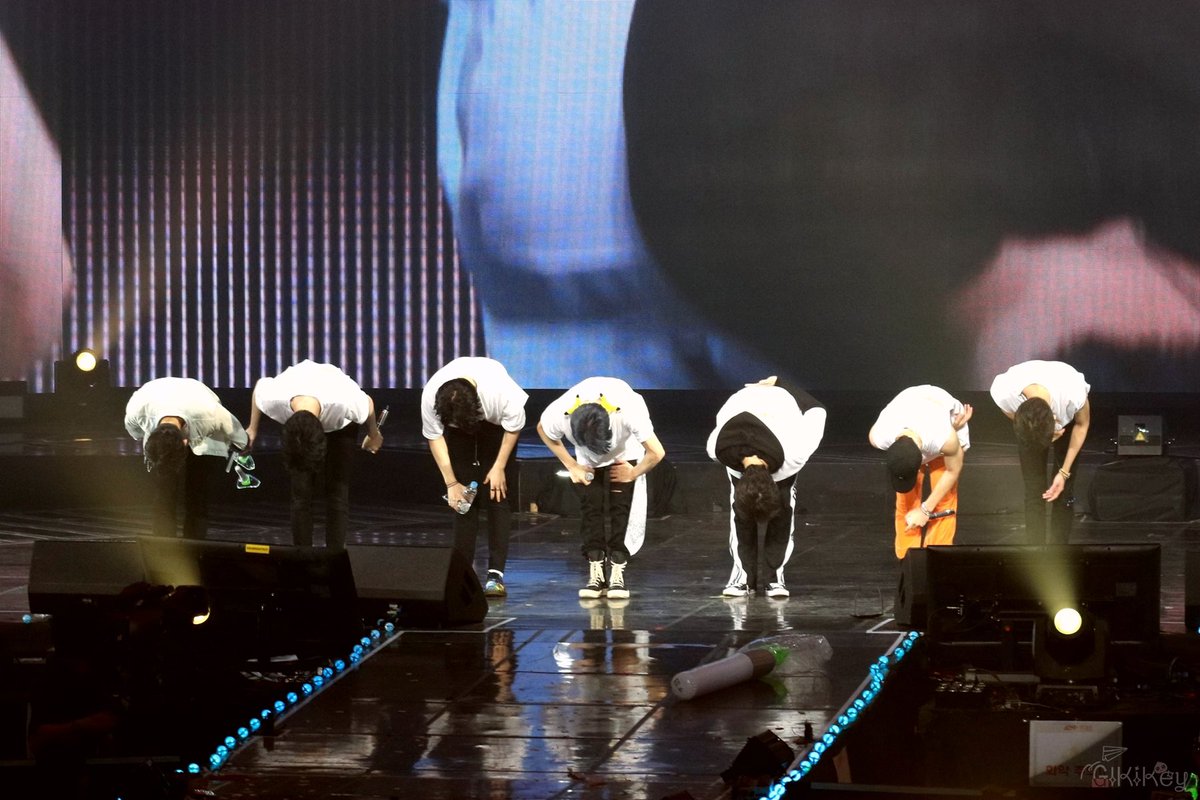 gikikey0922's tweet photo. #GOT7FOREVER
아주 힘든 시기에 저한테 다가오는 갓세븐 진짜 소중한 분들이다. 오랫동안 못 만났는데 그래도 그때 기억들이 생각나면 온통 행복했던 추억뿐이였다. 같이 웃고 울었던 추억들이 꼭 간직하고 그때의 설렘을 절대 잊지 않겠다.  갓칠도 앞으로 자기 하고 싶은 것만 하고 행복하기 바란다. https://t.co/PvLaNtvaiy