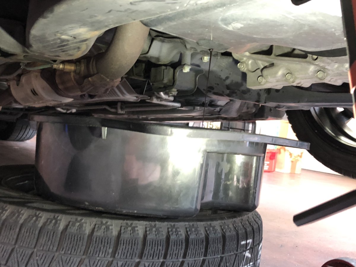 タイヤショップマルミツ 愛知県大府市 Rb1 オデッセイオイル交換 皆さんこんにちは マルミツです 半年前にオイル 交換した店長オデッセイですが そろそろ交換時期でサクッと交換です 抜いたオイル量 2 5l 1 5lどこいった ワコーズ プロ