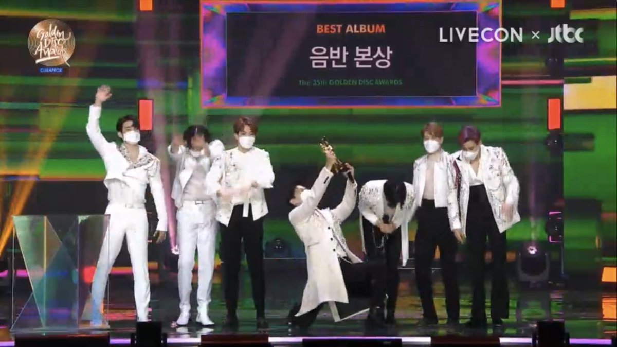 sweetjb0106's tweet photo. 갓세븐 마아ㅏㅏ니 많이 사랑해 😊😘🐥💚✨👏🏻

#갓세븐_골디본상_축하해 #GOTFOREVER https://t.co/TAc825Xp9m