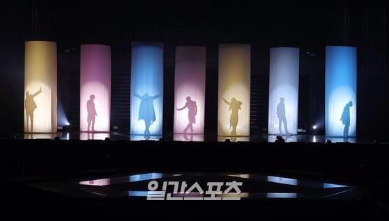 markbeomnyoung's tweet photo. 210110 GOT7 Stage Photos - 35th Golden Disc Awards 

https://t.co/7DE8JQhV0L
https://t.co/Sg677CizX3

#GOT7 #갓세븐 @GOT7Official #GOT7FOREVER https://t.co/E5pOSE71my
