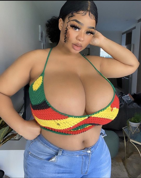 Watch kim's leaked NSFW photo on TwXstars