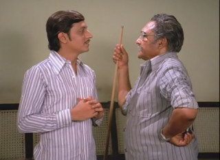 1975 sees Basu da come up with one of the best comedies Choti Si Baat with Amol Palekar as the timid shy bank clerk, who woos the girl of his dreams, Vidya Sinha, with the help of Ashok Kumar, playing Col Julius Wilfred Nagendranath, as his love guru.