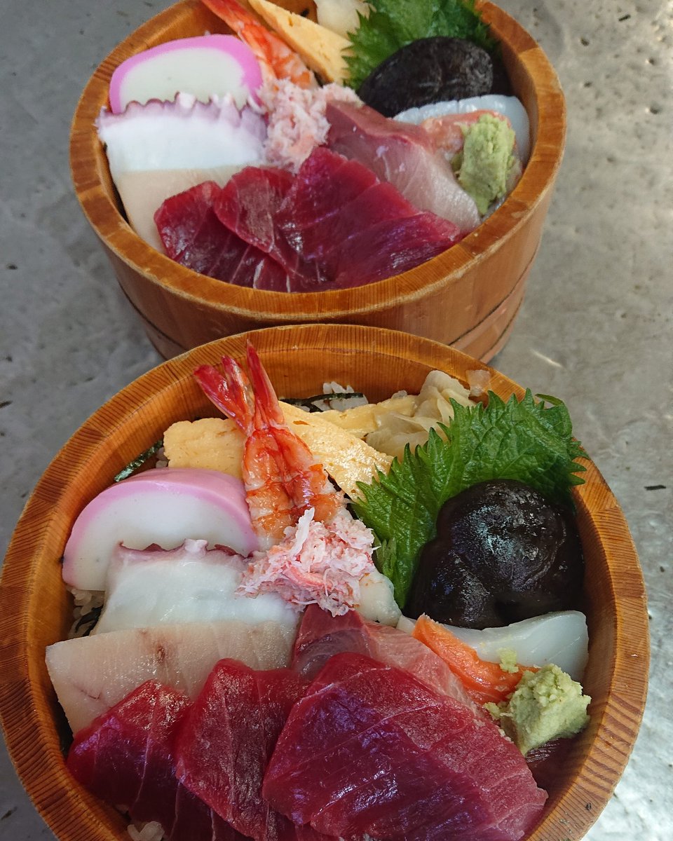 銚子郷土料理きみ野 今日は通常メニューの ちらし寿司 の紹介です 海鮮丼 舟 よりネタは少ないけど 十分満足出来ると思います テイクアウトにもピッタリなので 是非食べに テイクアウト 来て下さいね W ﾉ ﾖﾛｼｸｰ テイクアウト海鮮丼