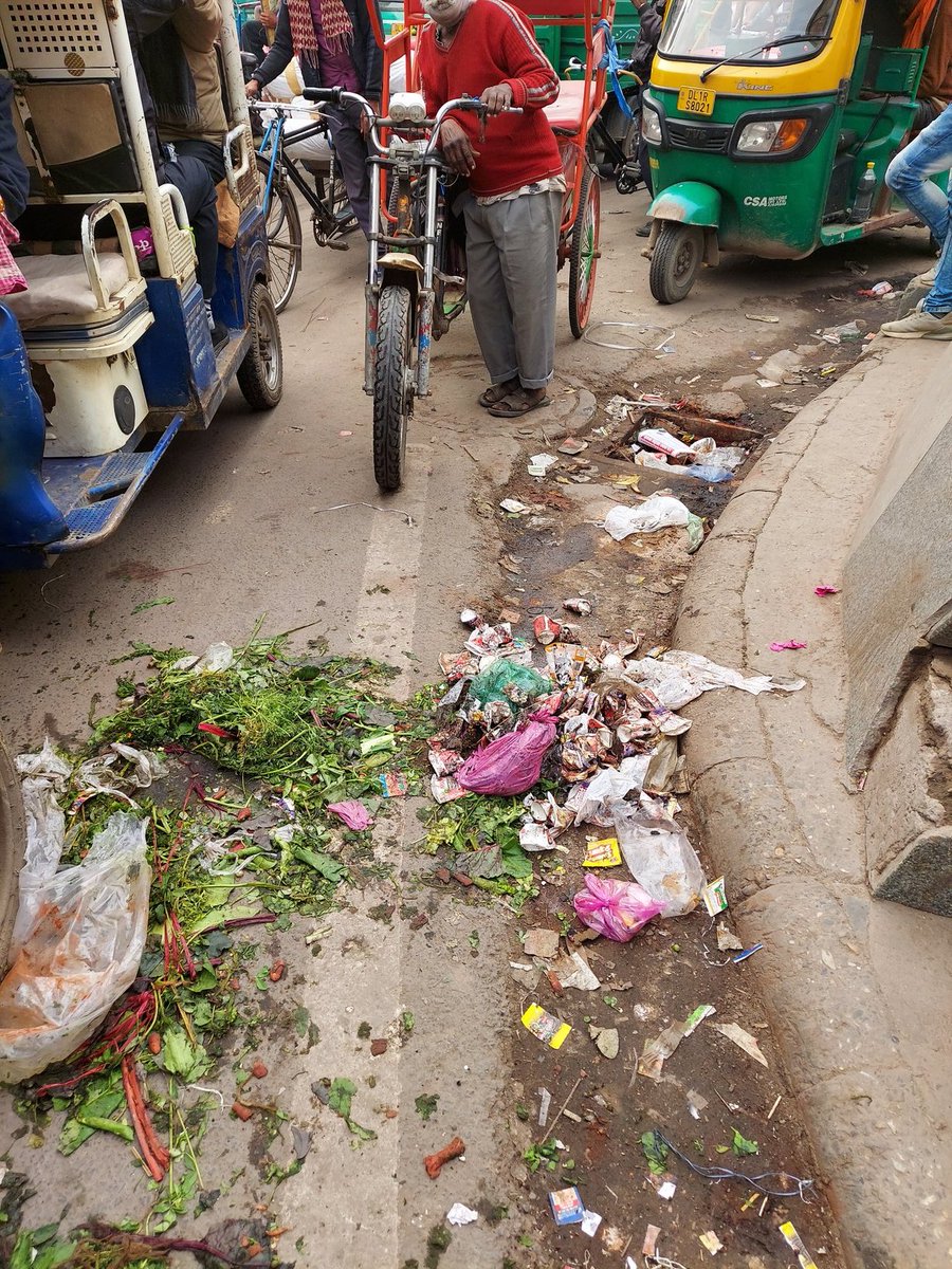 In the fight between  local government  and  Muncipality  why should citizens suffer,  that too in times of a Pandemic # Chawri Bazaar  <a href="/PMOIndia/">PMO India</a>
