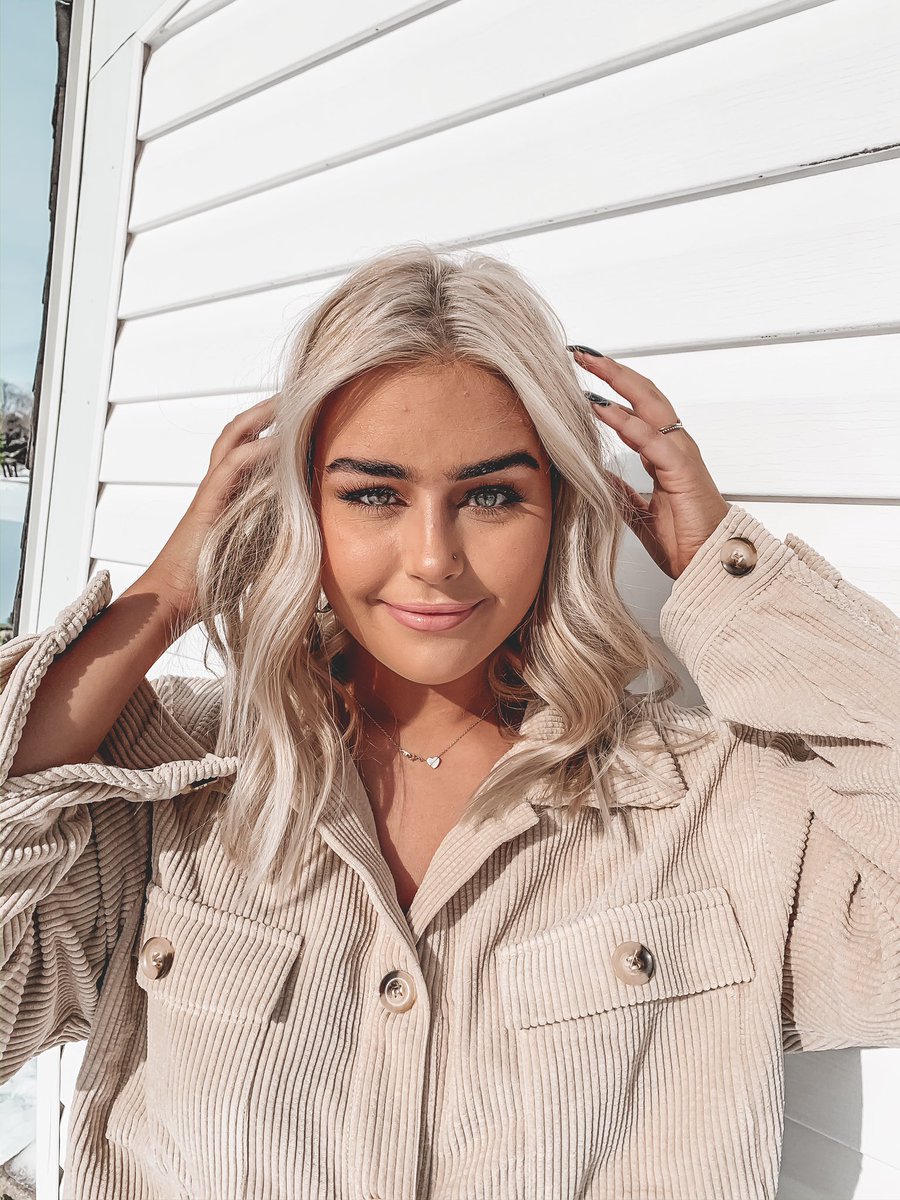 maddi_bub's tweet photo. @Znasty_ and @thelelodance sugar snap pea’d the hell outta my hair https://t.co/z1n99KzK8l