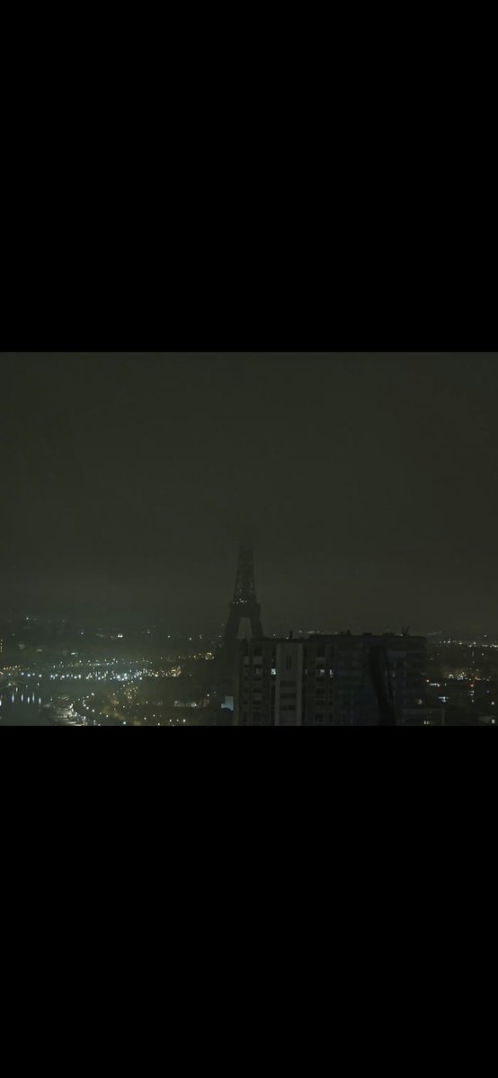 ttalha25's tweet photo. Why is nobody talking about the black out in Vatican and the Eiffel Tower? https://t.co/JCjdOv0QqV