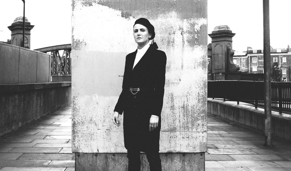Albumism's tweet photo. INTERVIEW ARCHIVES: UK Soul Misfit #IzziDunn Stands Out with a Sublime Sound All Her Own | Read the full interview by @paisleysparks44 here: https://t.co/oDqJ14vBgz https://t.co/KjDO2XuFcJ