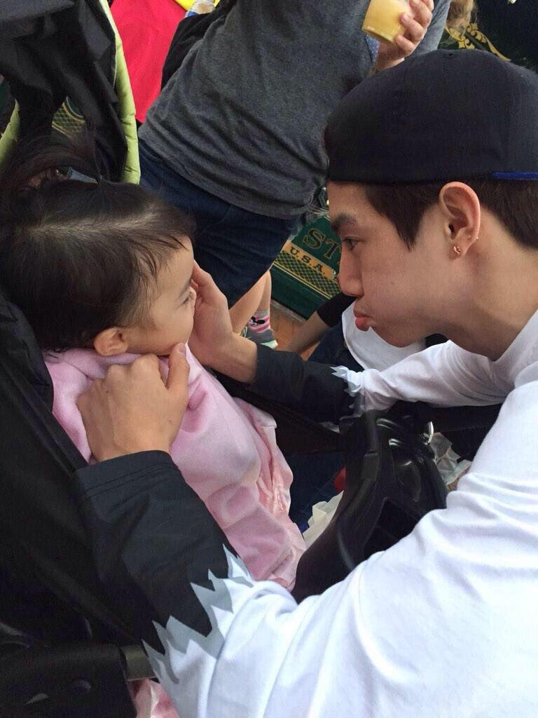 2amthought_'s tweet photo. ใจนึงแอบใจหาย แต่อีกใจนึงก็ดีใจที่เทอจะได้กลับบ้านไปอยู่กับป๊าม๊า ไปเป็น uncle mark เล่นกับหลานๆ ชิวกับเพื่อน ทำยูทูป สตรีมเกมส์แบบที่ใจเทอต้องการ ชีวิตเทอคงมีความสุขมาก ดีใจด้วยนะมาค อุแง
#marktuan #mark #段宜恩 #GOT7⁠ #갓세븐⁠ https://t.co/0fTIRYRuNM