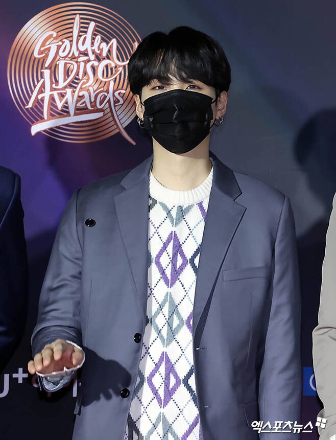 [📷]

BTS at the 35th Golden Disc Awards (Album Division). (1)

방탄소년단 BTS <a href="/BTS_twt/">방탄소년단</a>