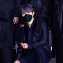 AM I FCKING DREAMING LEE CHAN PURPLE HAIR?!!?!😵😵😭😭

<a href="/pledis_17/">세븐틴(SEVENTEEN)</a> #SEVENTEEN