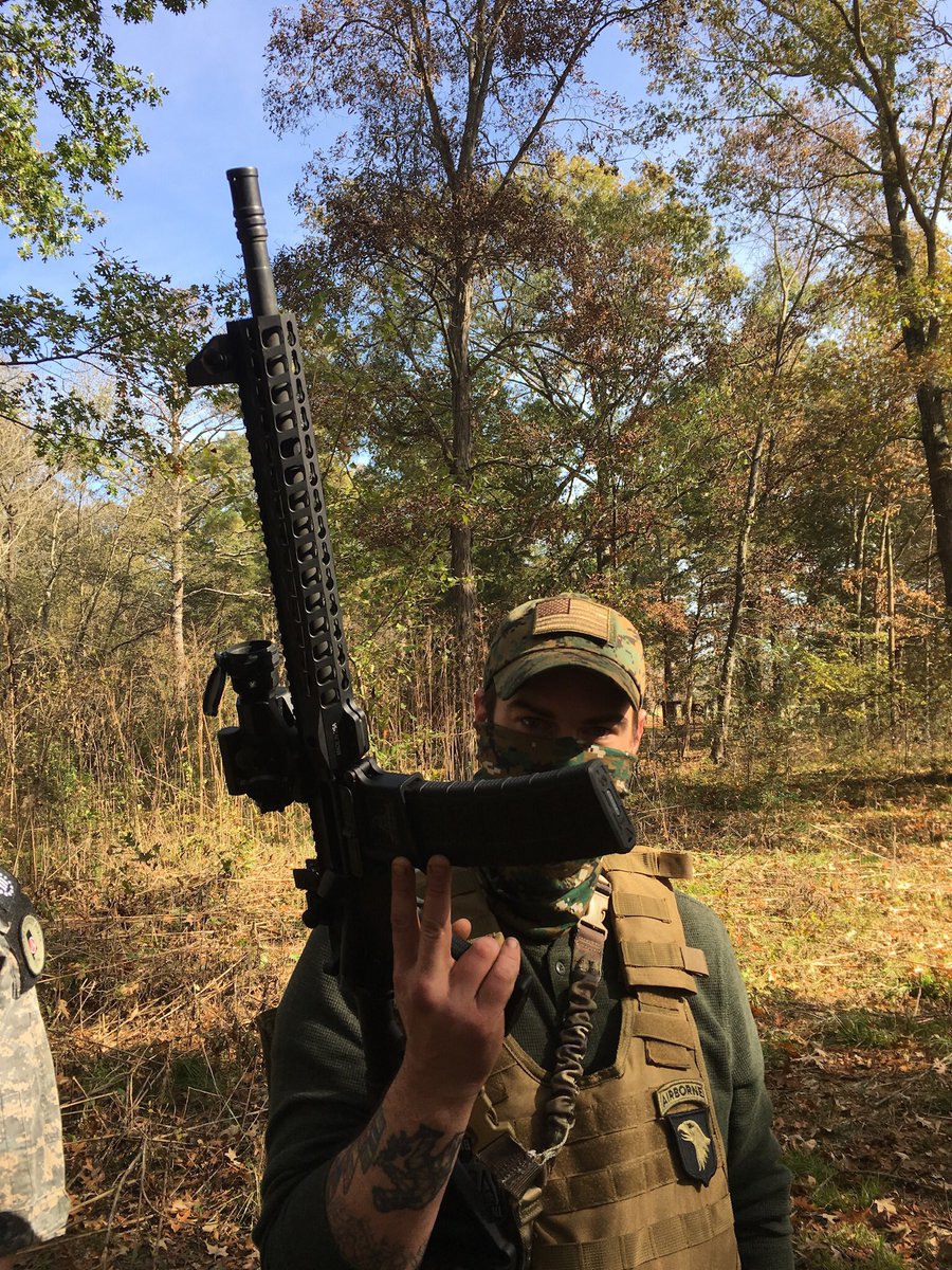 I spent a weekend with a similar far-right “militia,” the 3 Percenters’ Alabama chapter in 2017. They did the same military cosplay. They ran “urban combat drills” w/ live ammo. They drank heavily & mishandled weapons. They were incompetent, angry, misinformed & dangerous. 1/7  https://twitter.com/redtraccoon/status/1348116646901264384