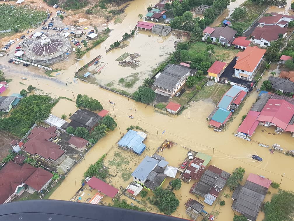 9.1.2021 : Mengadakan lawatan pemantauan banjir di Balai Bomba dan Penyelamat Chukai, Terengganu dan kawasan sekitar Chukai.