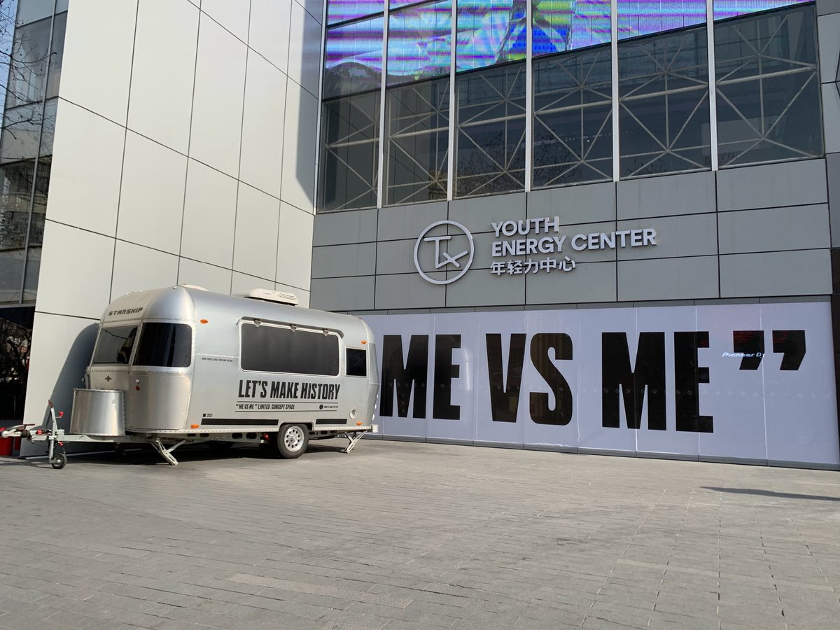 hibrogsv's tweet photo. TEAMWANG ทำป็อปอัพสโตร์ LIMITED CONCEPT SPACE แบบคือใหญ่มากกก แล้วเป็นสีขาวด้วยสวยมากๆอ่ะ เค้าบอกว่าอันนี้เป็นป็อปอัพสโตร์ข้างในน่าจะขายเป็นชุดเสื้อผ้าอะไรประมาณนี้ น่าจะเปิดช่วงต้นเดือนกุมภาที่เป็นช่วงๆวันปีใหม่จีน แต่ใหญ่มากก ตื่นเต้นอ่ะ🎉🎉

(cr)陳晴兒呢
#JacksonWang #TEAMWANG https://t.co/Fy0L2mx1LZ