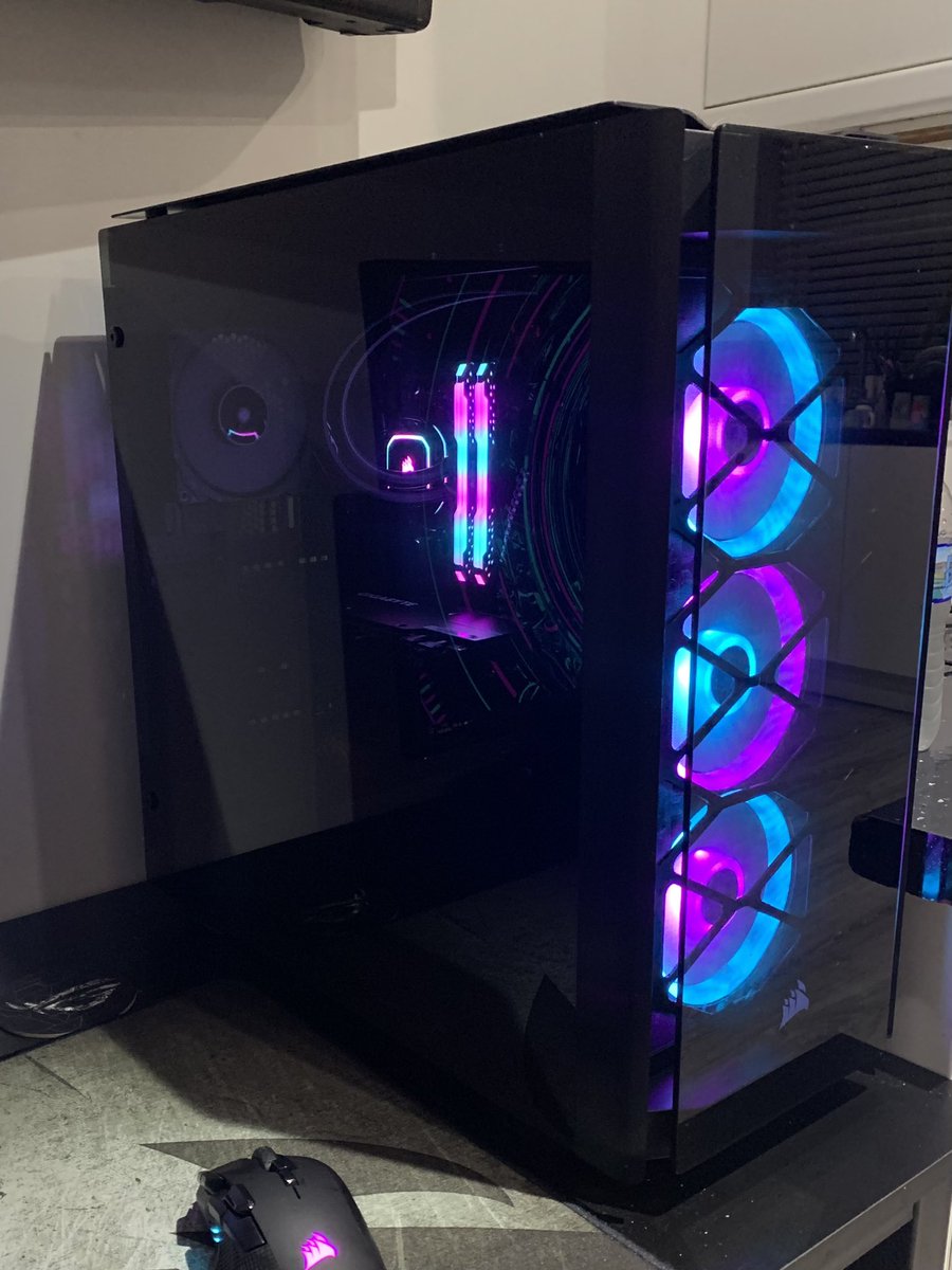 PC_Custompcs's tweet photo. 5800x on Asus Crosshair VIII 32gb 3600mhz Ram 2070super(temp) in Corsair Obsidian 500 RGB #PCPCs #CustomPCbuild #GamingPC https://t.co/QgtnJmGcsx
