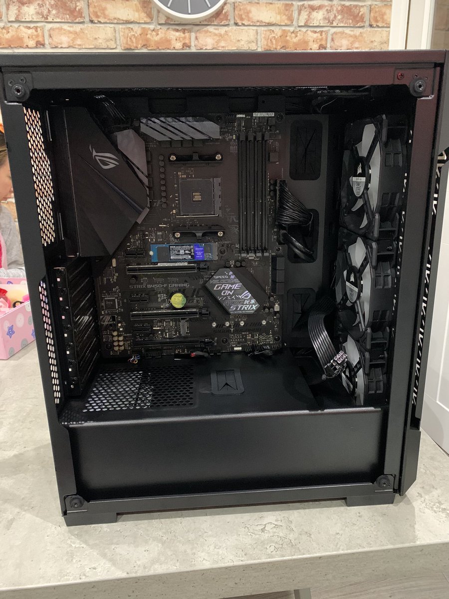 PC_Custompcs's tweet image. Another build under way! #PCPCs #CustomPCbuild #GamingPC