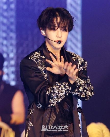 PHOTO] 210110 #SEVENTEEN's #HOSHI's 'Tiger Gaze' evidently showing