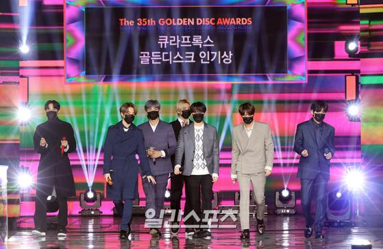 jimintoday__'s tweet photo. 제35회 골든디스크어워즈 수상소감 기사사진(1)

#BTS #방탄소년단 @BTS_twt https://t.co/cdtdPETTde