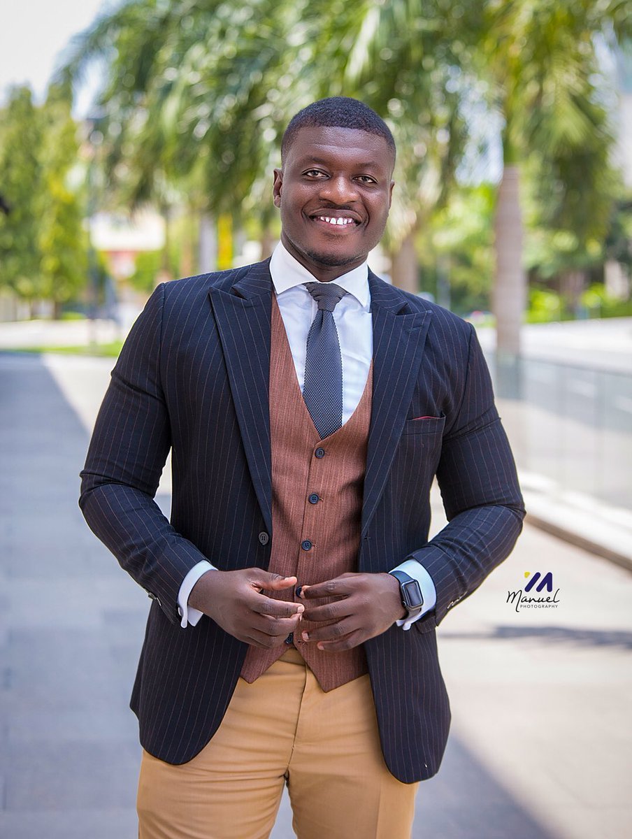 ankomahtheresah's tweet image. Happy Birthday to the President of the #YoyoNation the chief driver of #DriveOnJoy , Flt. Lieutenant of the airwaves, and the only International Dancer 🕺🏾 in Gh🔥🔥🔥🔥 @lexisbill May the good Lord continue to bless your kind heart 🙏🏾🙏🏾 we appreciate all that you do for us 🎉🎊