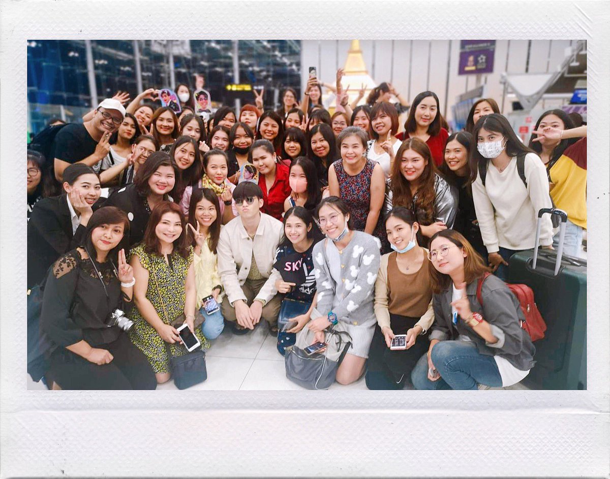 yyewviibjr's tweet photo. จำได้ว่านี่เป็นงานแรกของสกายในปี63 งานแรกของปีอ่ะตอนแรกคิดไว้เลยนะว่าจะไปตามให้ได้ แต่นี่ไปถึงมิลาน ส่งสนามบินละกัน 555555 😅 คิดถึงม้ากกกๆๆๆ อยากให้ได้เจอกันบ่อยๆเหมือนช่วงนั้น ขอให้สถานการณ์ดีขึ้นเร็วๆเนอะ  💙☁️

#คิดถึงกุ๋ยวันลุยมิลาน
#skywongravee https://t.co/Rl58QWf0h6