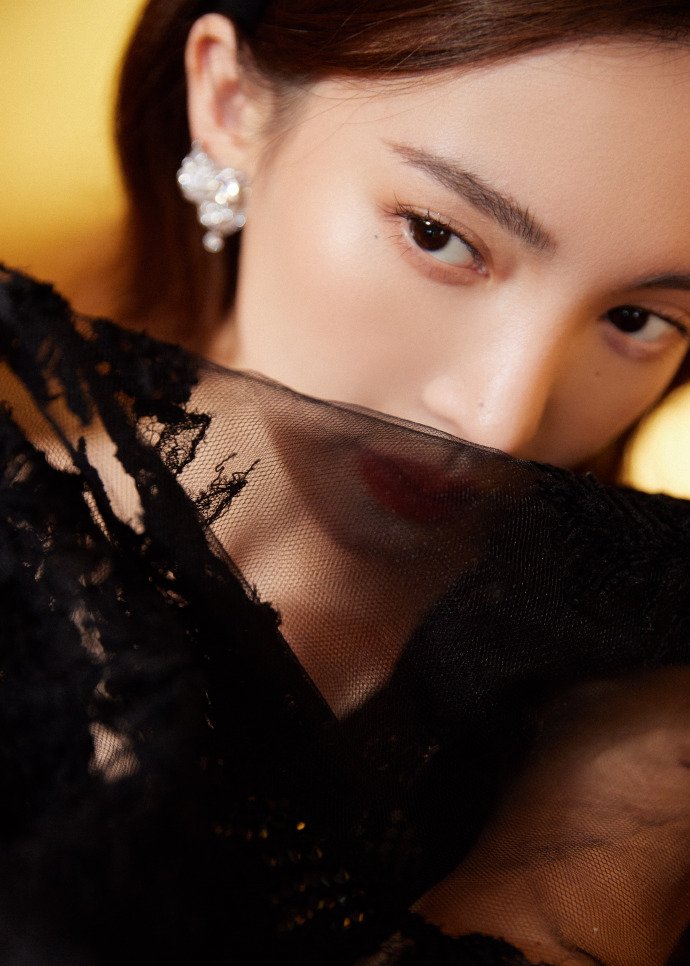 dramapotatoes's tweet photo. #JinChen in Georges Chakra for the 2020 Tencent Entertainment White Paper Gala

More snaps - https://t.co/gjWgNVUVzj

#金晨 #ginajin https://t.co/FUslwwed9v