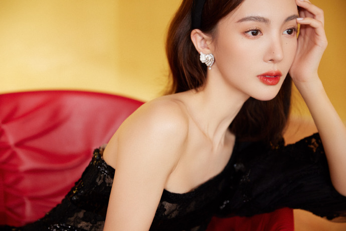 dramapotatoes's tweet photo. #JinChen in Georges Chakra for the 2020 Tencent Entertainment White Paper Gala

More snaps - https://t.co/gjWgNVUVzj

#金晨 #ginajin https://t.co/FUslwwed9v