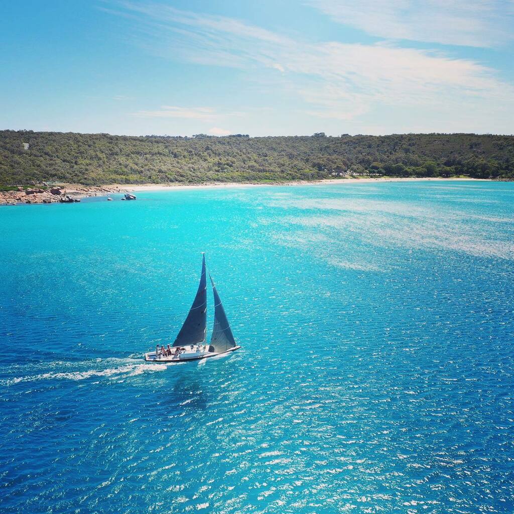 droneimagewa's tweet photo. Someone found a good way to spend the afternoon. #capenaturaliste #castlebay
.
.
.
.
#droneimageaus #droneimagewa #dronephotography #drone #dji #thisiswa #australia #seeaustralia #fromwhereidrone #droneoftheday #drones #dronestagram #quadsnaps #flightog… https://t.co/ryVXIf8Ivx https://t.co/IMUcJWtGXp