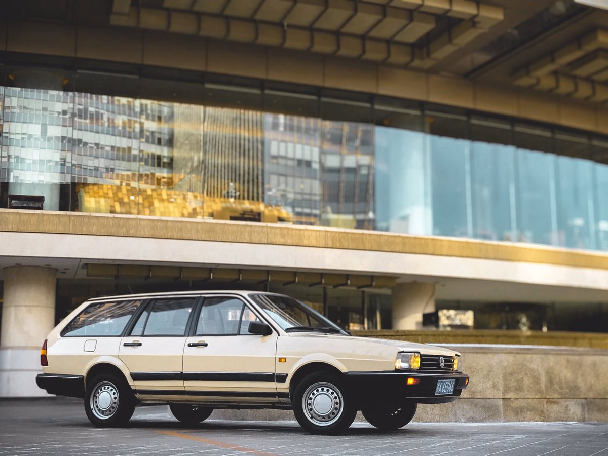 Kk 買った時から貼ってあったスモークフィルムを剥がしました 素ガラスの方が自分の車には合いますw