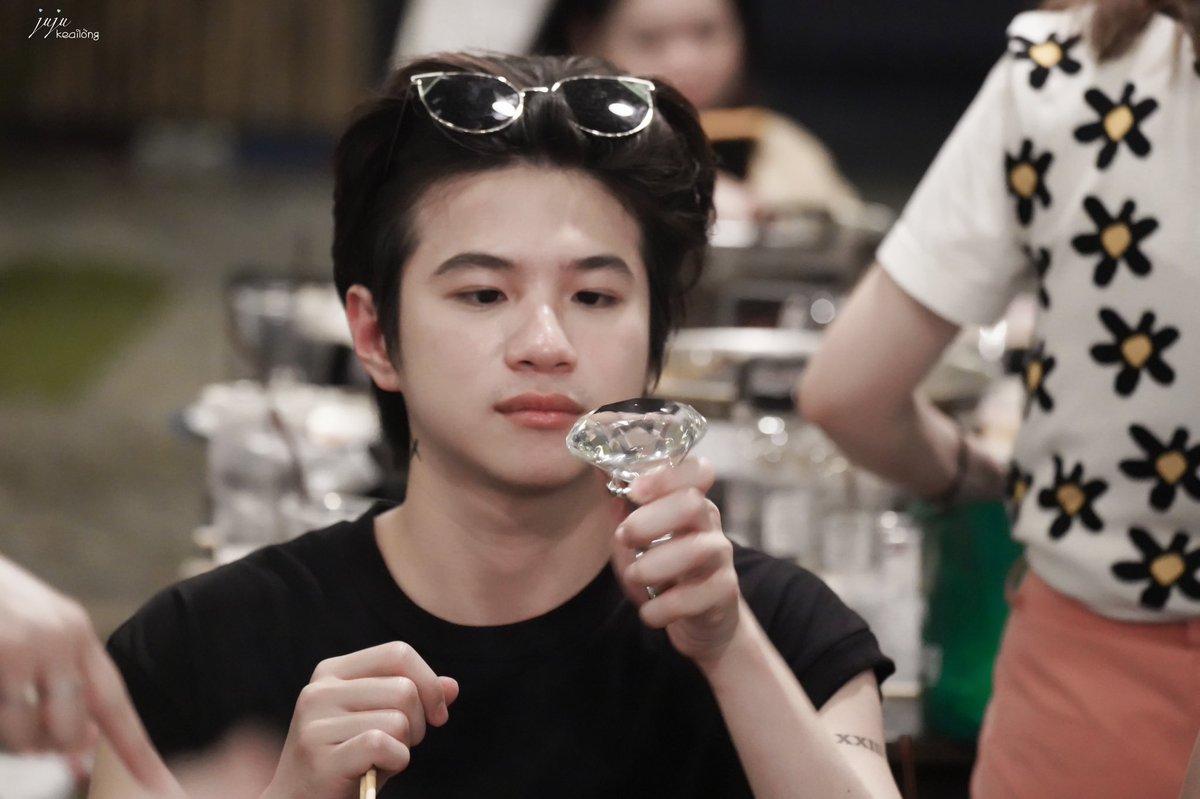 Raktawan_n's tweet photo. ชีวิตก็ผูกกันแล้ว ชะตาก็ล่ามโซ่แล้ว แหวนก็ให้แล้ว วอลเปเปอร์ก็ใช้ของแฟนแล้ว มันจะมีอะไรไม่
เรียลอีก เอาดี
#มีนแปลนอิสเรียล https://t.co/T1vUqtnIIO