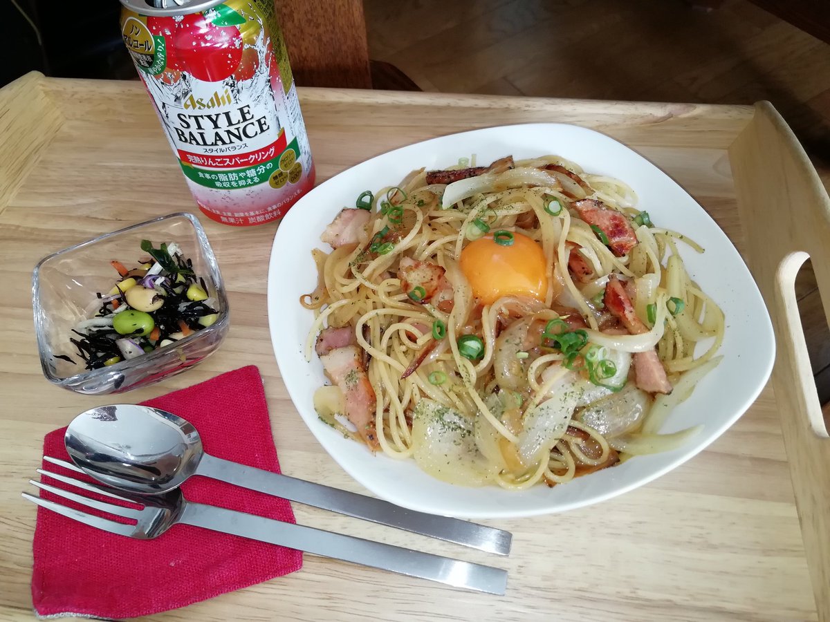 わがとこランチ 外食行きたいけどいろいろと行けない ラーメンに 残ったごはんで雑炊 冷凍パスタ いろいろ迷ってベーコンパスタ 昔に行きつけの喫茶店の メニューを思い出して作るけど全然味が似てない ひじきサラダはゆめタウンの惣菜 おうちごはん パスタ