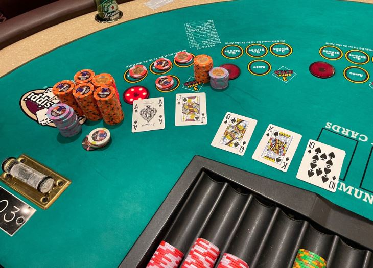 HarrahsLaughlin's tweet photo. 💰💰💰Boom!! $128,626 Royal Flush 💰💰💰 Caesars #Progressive Mississippi Stud!! @HarrahsLaughlin caesarsrewards #caesarsentertainment #laughlinbuzz #laughlin #progressivetablegames  #harrahslaughlin https://t.co/nQrVSTvMj0