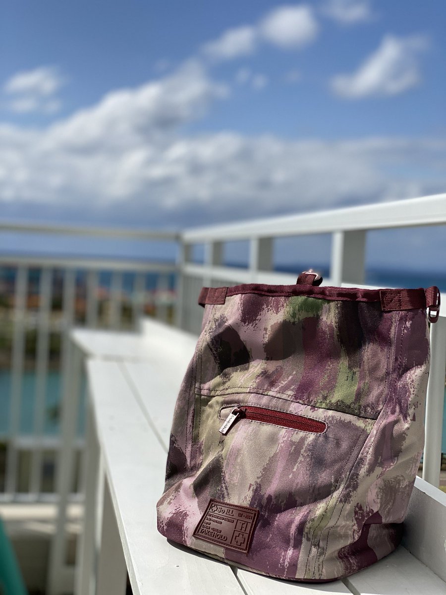 dbouldering_oki's tweet photo. 🌺ハイサイ🌺
【数量限定】
ちょーおしゃれなチョークバック入荷しました！ 

ハリウッドスターでありクライマーでもあるジェイソンモモアのシグネチャーモデルです👍

デザインも最高ですが、機能も充実しています！
同メーカーのブラシとのセット販売となります！

気になる方はぜひD沖へ！ https://t.co/UOH7Hidxml