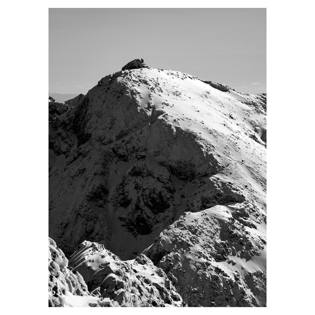 F1nk10's tweet photo. A solo climber approaching the Inaccessible Pinnacle on Skye. (Taken last year). The first is a crop and the second is the full photo. 

@VisitScotland @walkhighlands @TGOMagazine @BBCHighlands https://t.co/Vzt1fQc4rl