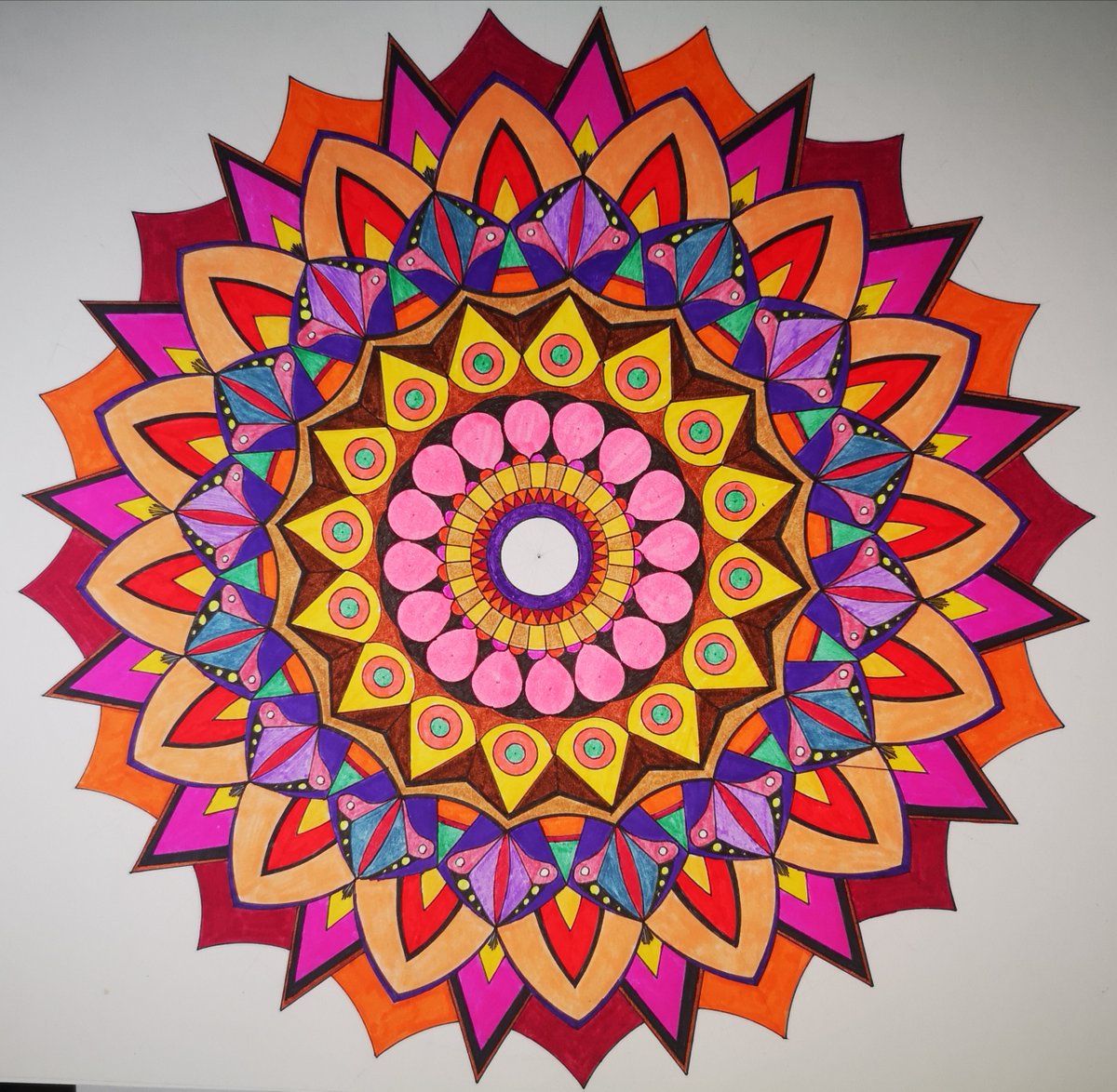 Furbano70's tweet photo. Empezamos #2021 dibujando y pintando #mandalas completos. Aquí el de #Enero2021
#mandalaart #mandalapainting #mandalalover #mandaladrawing #mandala2021 #ilovemandalas #mandaleando
https://t.co/Og660is7jI https://t.co/jgb6tz5SU7