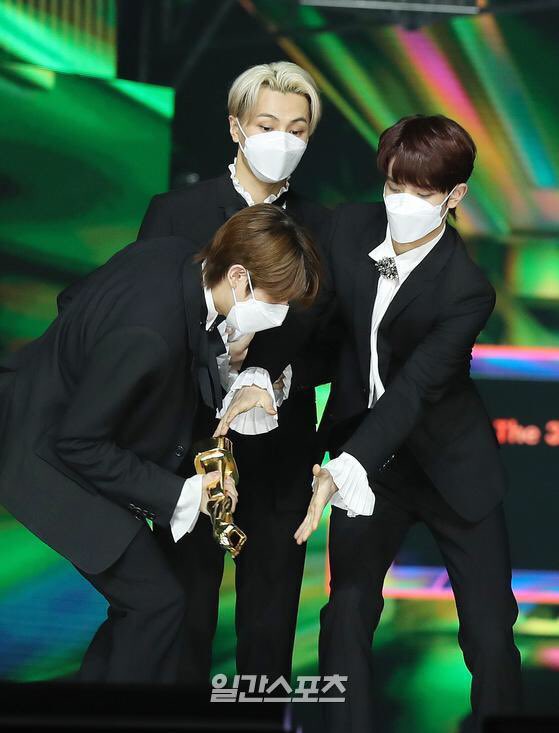 sunoodaebak's tweet photo. lol 
#ENHYPENonGDA #ENHYPEN2ndROTY https://t.co/iG1SXI4Pn0