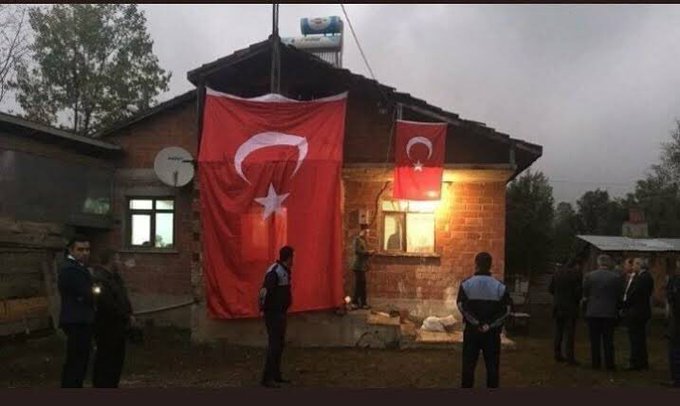DarbeSairi55's tweet photo. VATAN
#MHP #AKP #CHP #dbdevlet #RTErdoğan
Denmesin, vatan neresi, vatan bu evdir
Yanan, ışık değil-yürek, o bir kefensizdir
Aç Muhammed aguş, geliyor kahraman
Yandı yürekler, zamanın bil durduğu an
DARBE ŞAİRİ 10.01.2020 01.50
https://t.co/UzjdbOCgMR https://t.co/sF7fG2hkHz