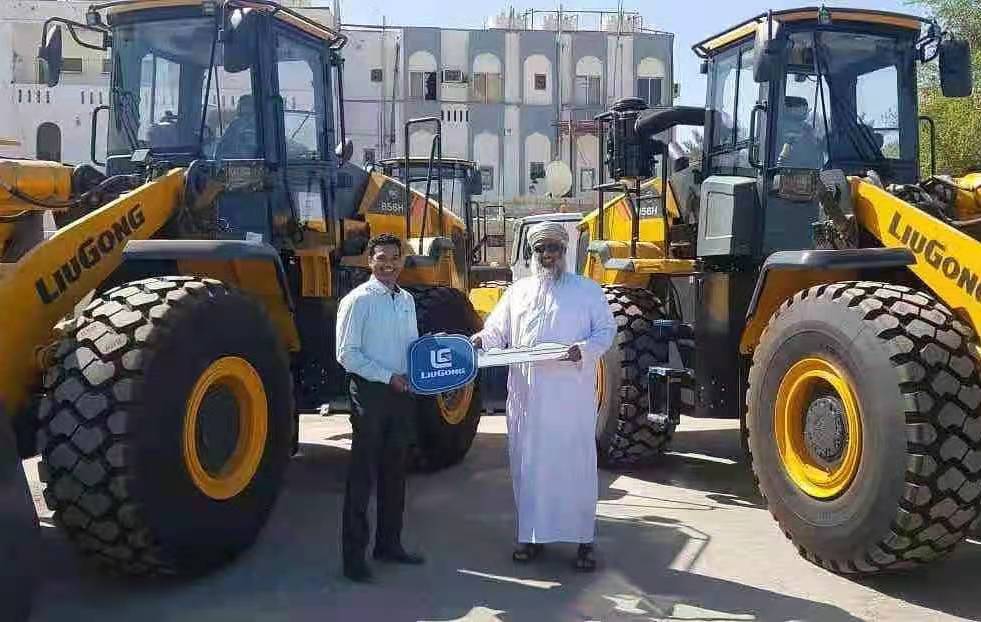 A key to success with another happy customer in Oman!

#LiugongMachinery @liugonghub #WheelLoader #Key #MiddleEast #NorthAfrica #Oman