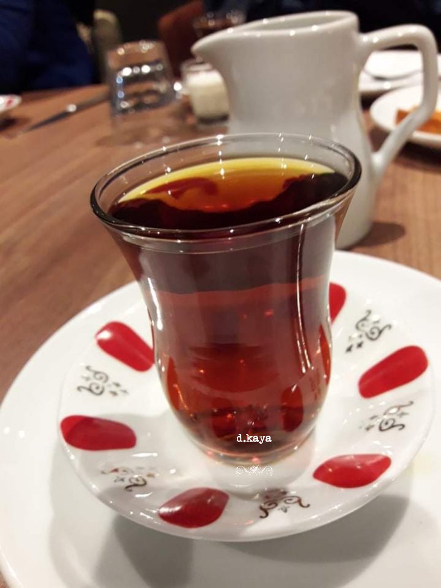 damlasukaya06's tweet photo. #Elhamdulillah ...

#İstanbul 'a Balkanlardan misafir geldi...

Bazen nazlı nazlı bazen şiddetli....

#Rahmete  #Bismillah 

#Çay https://t.co/HO39wCMb1D