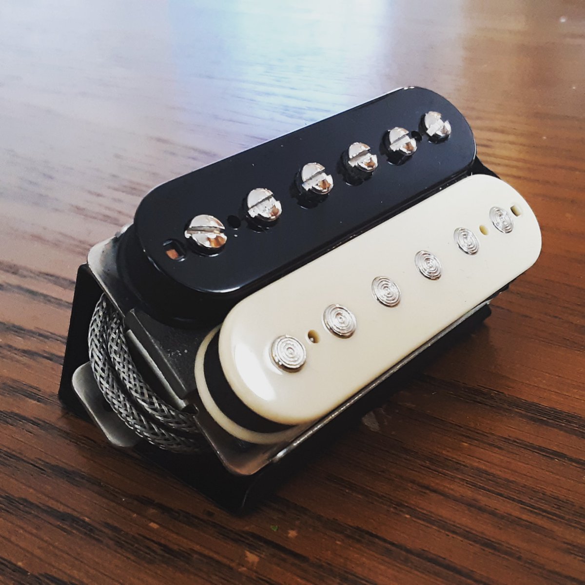 ZRGuitarPickups's tweet photo. Z-Top ready to head out the door
#handwound #guitarpickups #ZRGuitarPickups

#guitarist #toneaddict #guitar #guitarplayers #gibson #fender #luthier #luthiers #luthiery #custompickups #handwoundpickups #strat #stratocaster #humbucker #telecaster #tele #lespaul #sgguitar #gibsonsg https://t.co/x9glByOX5S
