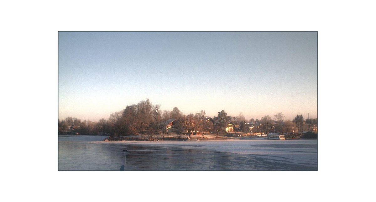 LizCollet's tweet photo. Ach,.....wär das schee.... wieder mit dicker Eisdecke auf dem See.
So heisst's: Daumen halten,
und: lasst MonsieurPetrus walten!
#DaSeeIsInsa 💙#MeinBlauesLand #Lieblingsfischerdörfli https://t.co/Hyq6aLh9a1