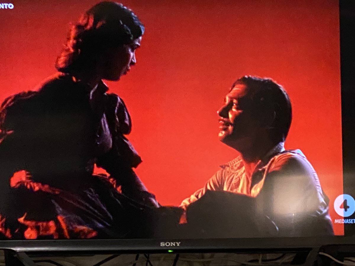 Con mia figlia Livia. Sarà, e lo è, poco corretto politicamente, ma è ancora uno dei film più potenti mai fatti. E ditemi che Rossella non è un modello di donna tosta e appassionata.