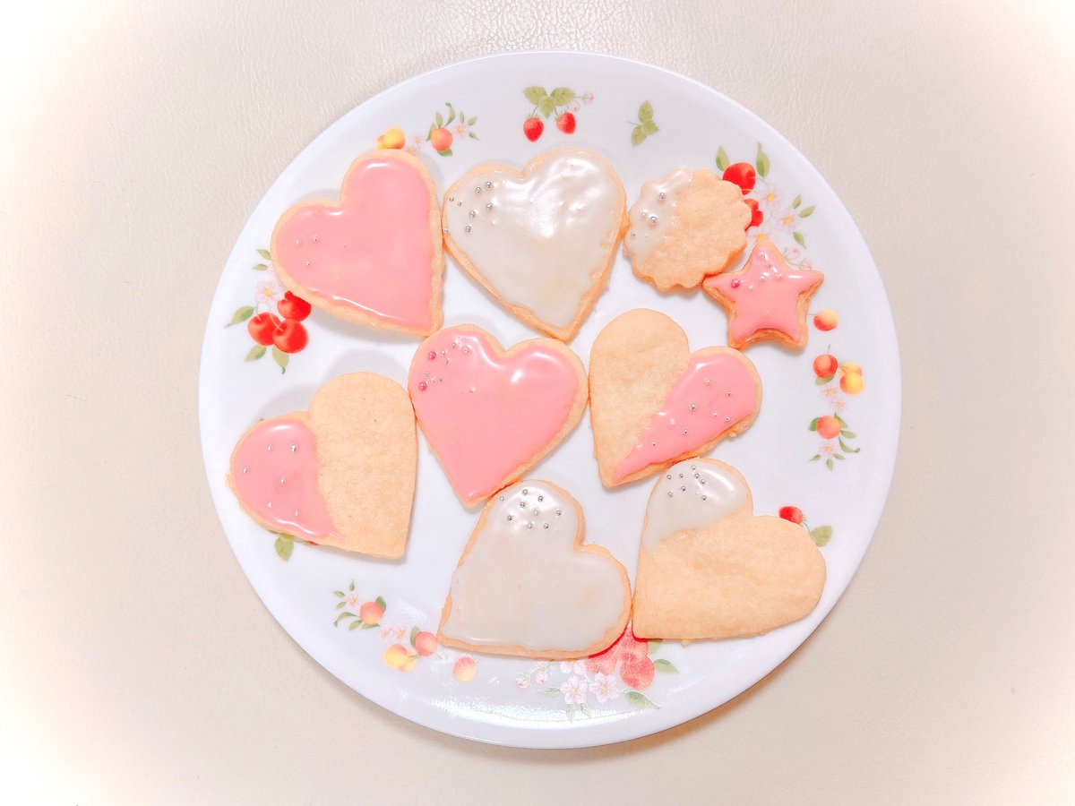 みんと アイシングクッキー作ってみました 表面に塗っていくのが楽しかったです お菓子作り お菓子作り好きな人と繋がりたい 手作りお菓子 アイシングクッキー 手作りクッキー クッキー 可愛いお菓子