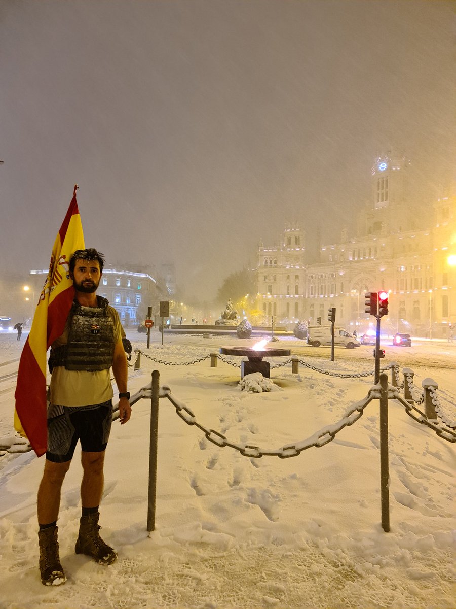 V100ntPotrier's tweet photo. Tiene más miedo a que le peguen un tiro (en España) que a una hipotermia (con la Seguridad Social que tenemos en España).
#Flipados
#LocosConAccesoAArmas https://t.co/w8s5HG3nqu