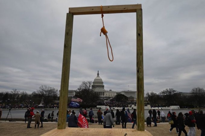 3/ They built a fucking gallows to execute Mike Pence and whoever else they could get ahold of.